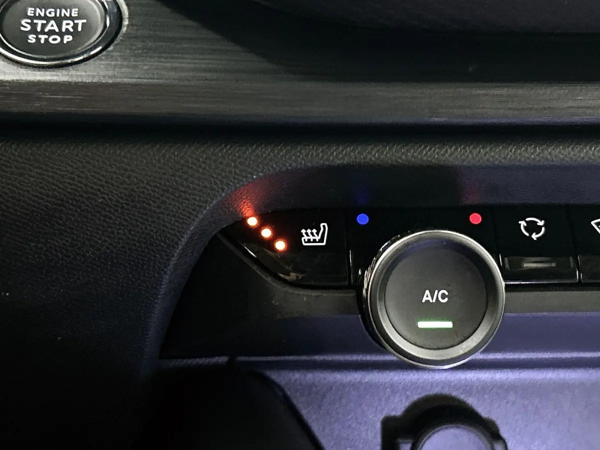 1.6 Plug-in Hybrid 225pk Business Plus Automaat | Stoelverwarming | Dakrails | Navigatie | Climate Control | Adaptieve Cruise Control | Camera | 19"LMV | Keyless Entry/Start |