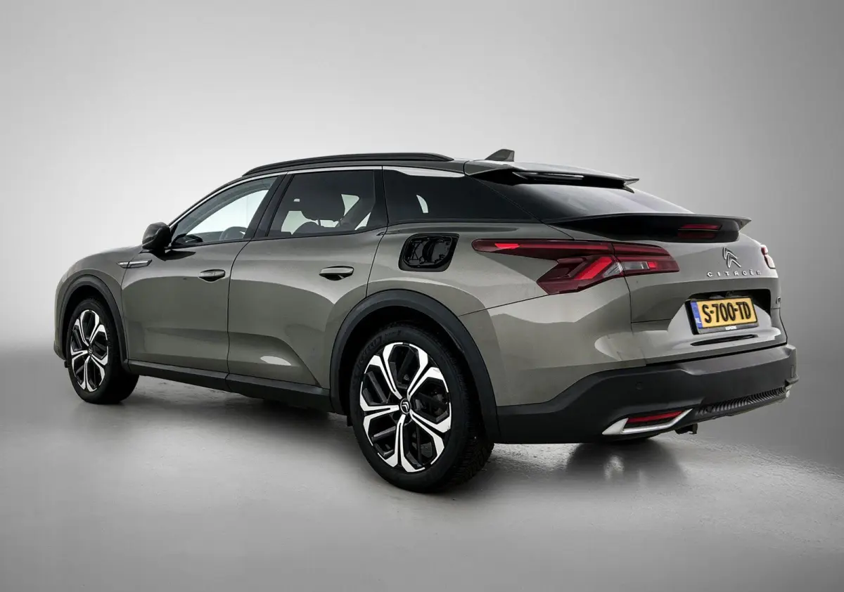 1.6 Plug-in Hybrid 225pk Business Plus Automaat | Stoelverwarming | Dakrails | Navigatie | Climate Control | Adaptieve Cruise Control | Camera | 19"LMV | Keyless Entry/Start |