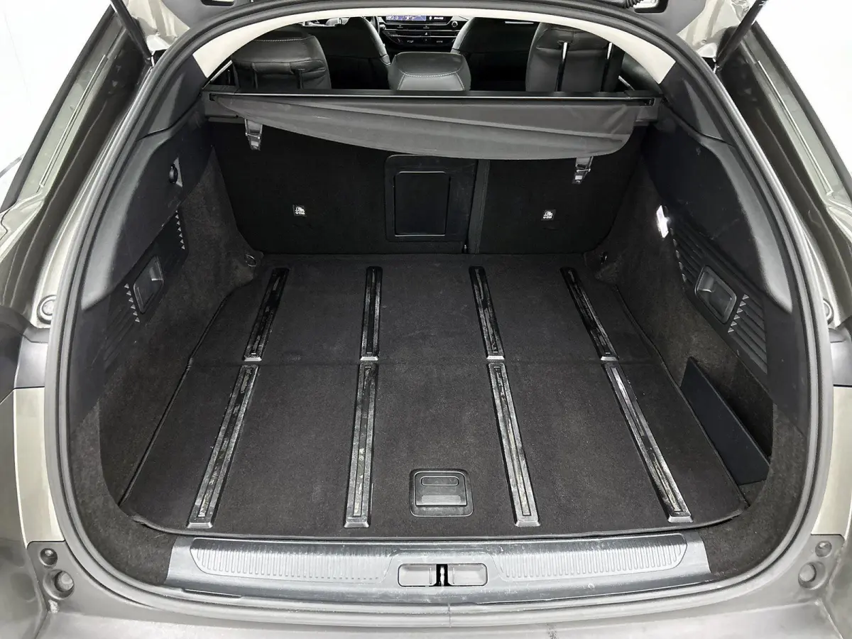 1.6 Plug-in Hybrid 225pk Business Plus Automaat | Stoelverwarming | Dakrails | Navigatie | Climate Control | Adaptieve Cruise Control | Camera | 19"LMV | Keyless Entry/Start |