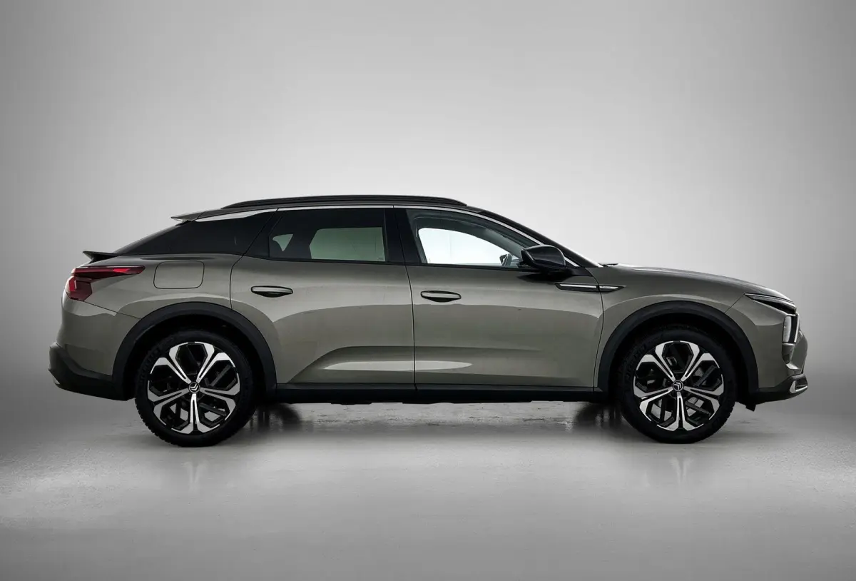 1.6 Plug-in Hybrid 225pk Business Plus Automaat | Stoelverwarming | Dakrails | Navigatie | Climate Control | Adaptieve Cruise Control | Camera | 19"LMV | Keyless Entry/Start |