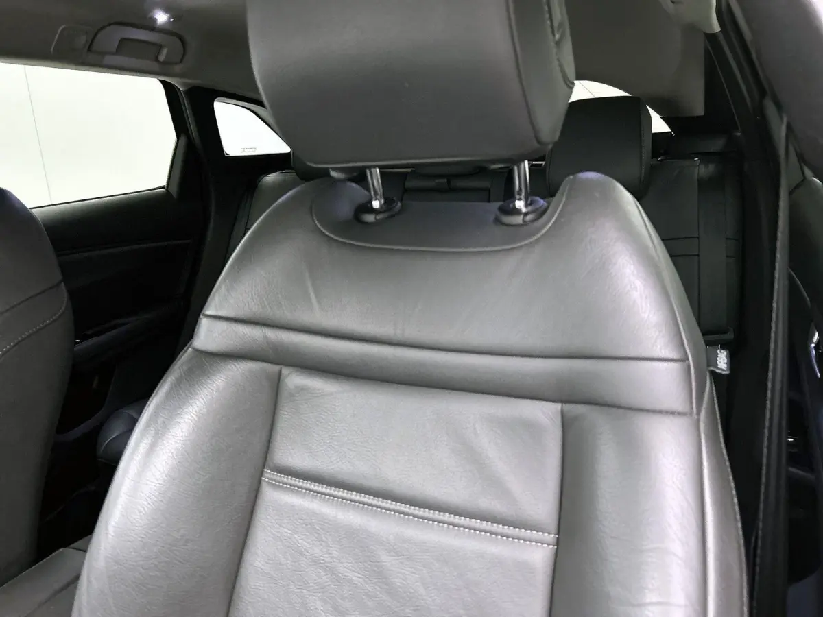1.6 Plug-in Hybrid 225pk Business Plus Automaat | Stoelverwarming | Dakrails | Navigatie | Climate Control | Adaptieve Cruise Control | Camera | 19"LMV | Keyless Entry/Start |