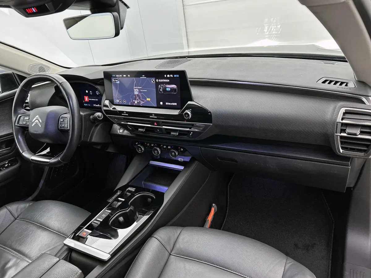 1.6 Plug-in Hybrid 225pk Business Plus Automaat | Stoelverwarming | Dakrails | Navigatie | Climate Control | Adaptieve Cruise Control | Camera | 19"LMV | Keyless Entry/Start |