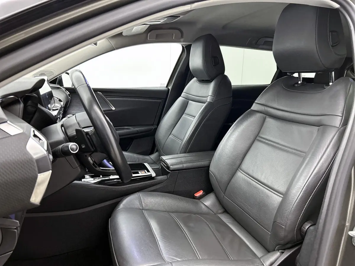 1.6 Plug-in Hybrid 225pk Business Plus Automaat | Stoelverwarming | Dakrails | Navigatie | Climate Control | Adaptieve Cruise Control | Camera | 19"LMV | Keyless Entry/Start |