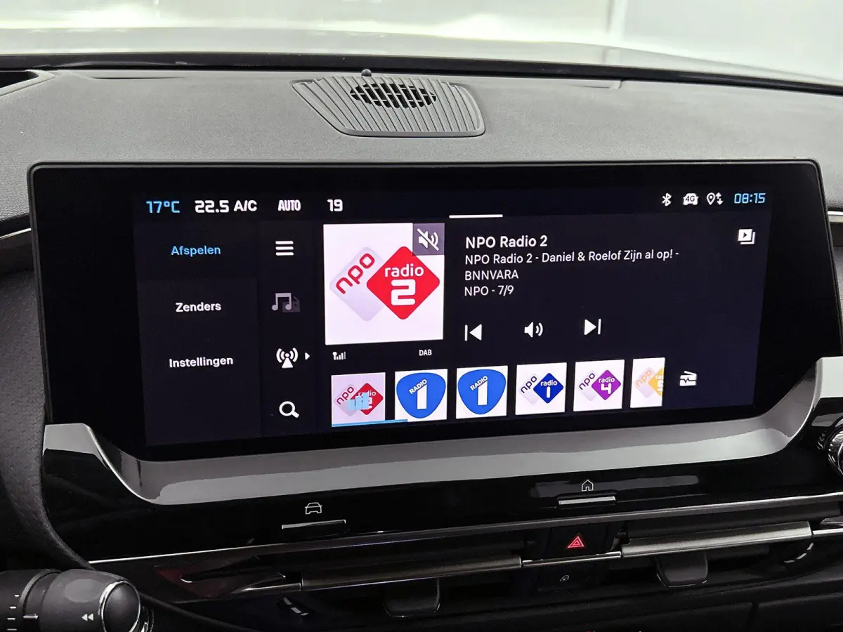 1.6 Plug-in Hybrid 225pk Business Plus Automaat | Stoelverwarming | Dakrails | Navigatie | Climate Control | Adaptieve Cruise Control | Camera | 19"LMV | Keyless Entry/Start |