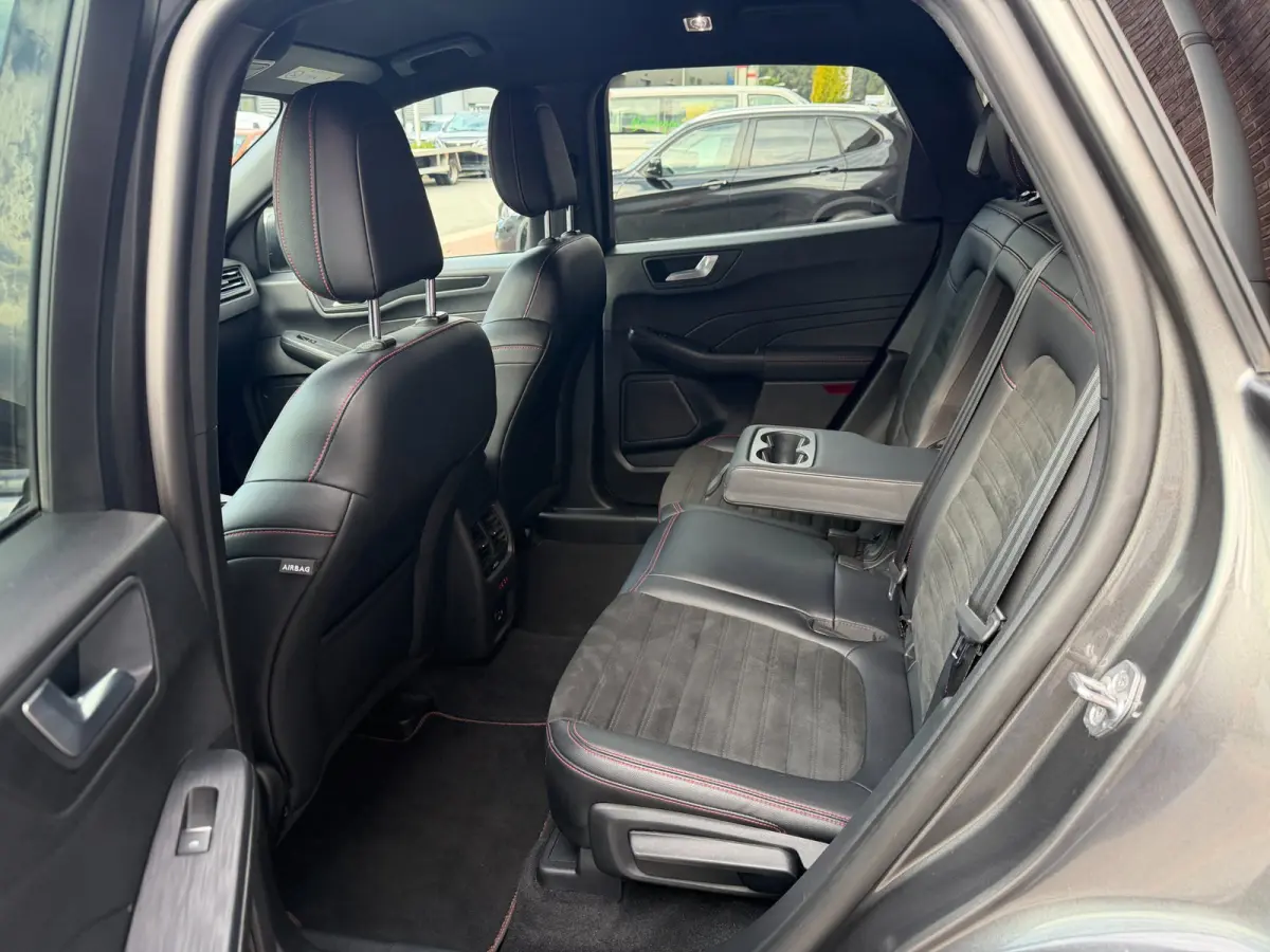 2.5 PHEV ST-Line LED Camera Carplay Lane Trekhaak