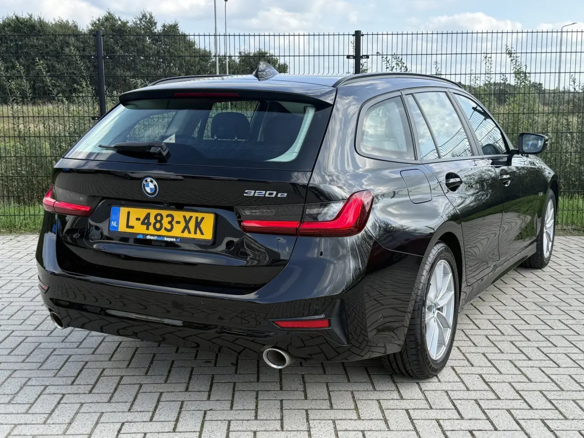 320e Business Edition Plus | Camera | Laser | Stoelverwarming | Carplay |