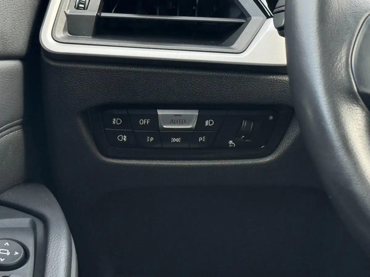 320e Business Edition Plus | Camera | Laser | Stoelverwarming | Carplay |