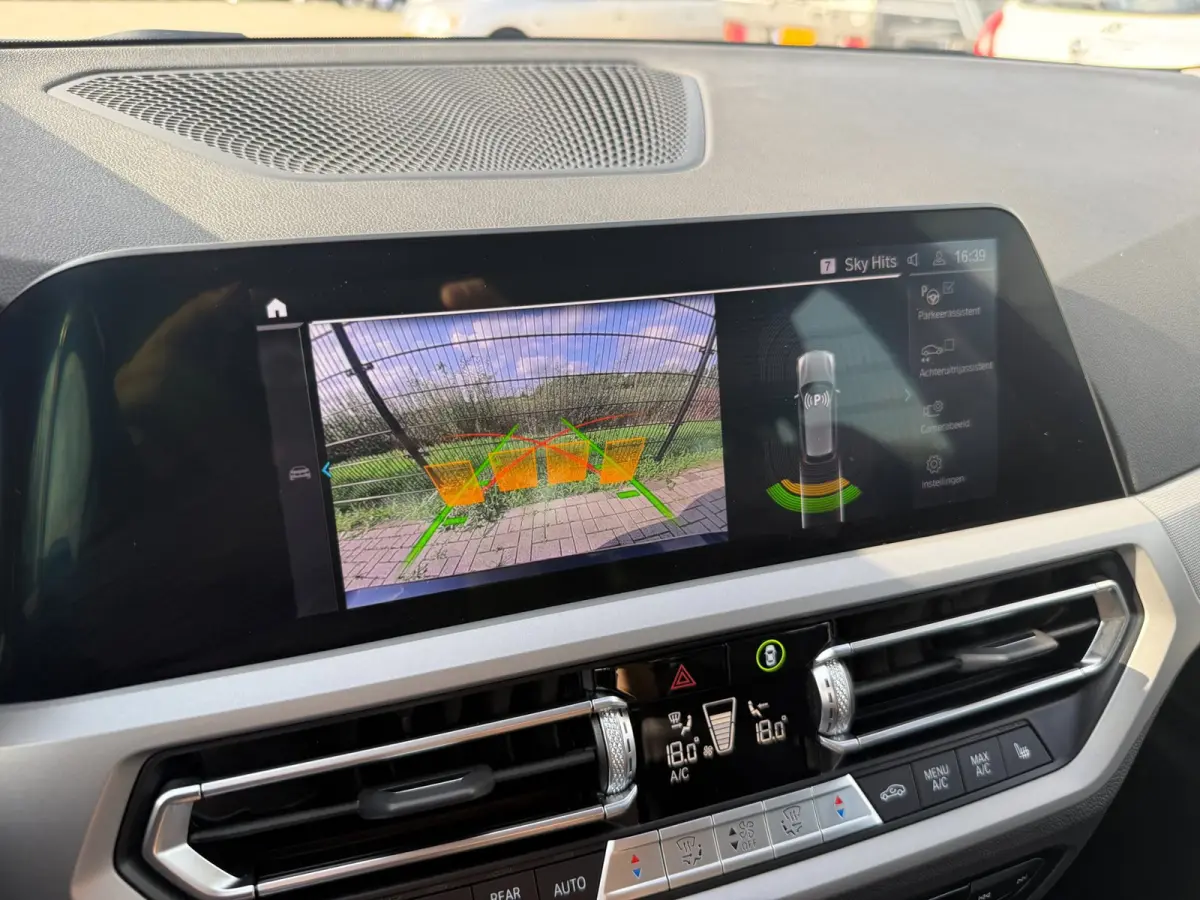 320e Business Edition Plus | Camera | Laser | Stoelverwarming | Carplay |