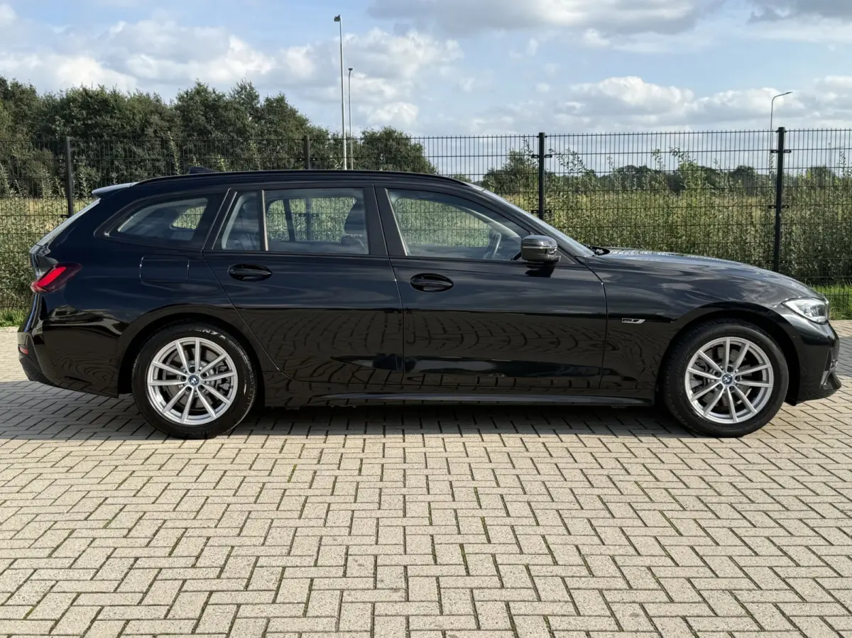 320e Business Edition Plus | Camera | Laser | Stoelverwarming | Carplay |