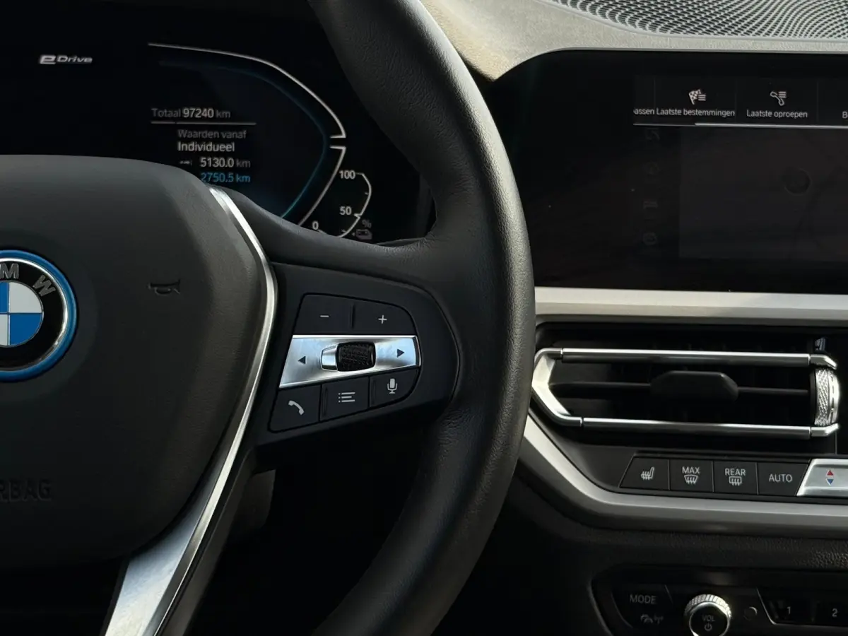 320e Business Edition Plus | Camera | Laser | Stoelverwarming | Carplay |