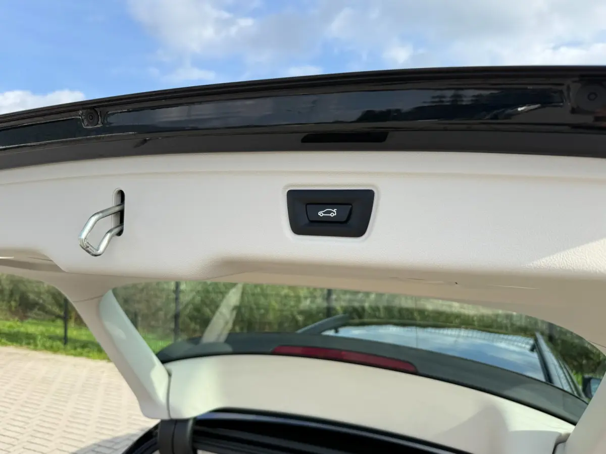 320e Business Edition Plus | Camera | Laser | Stoelverwarming | Carplay |