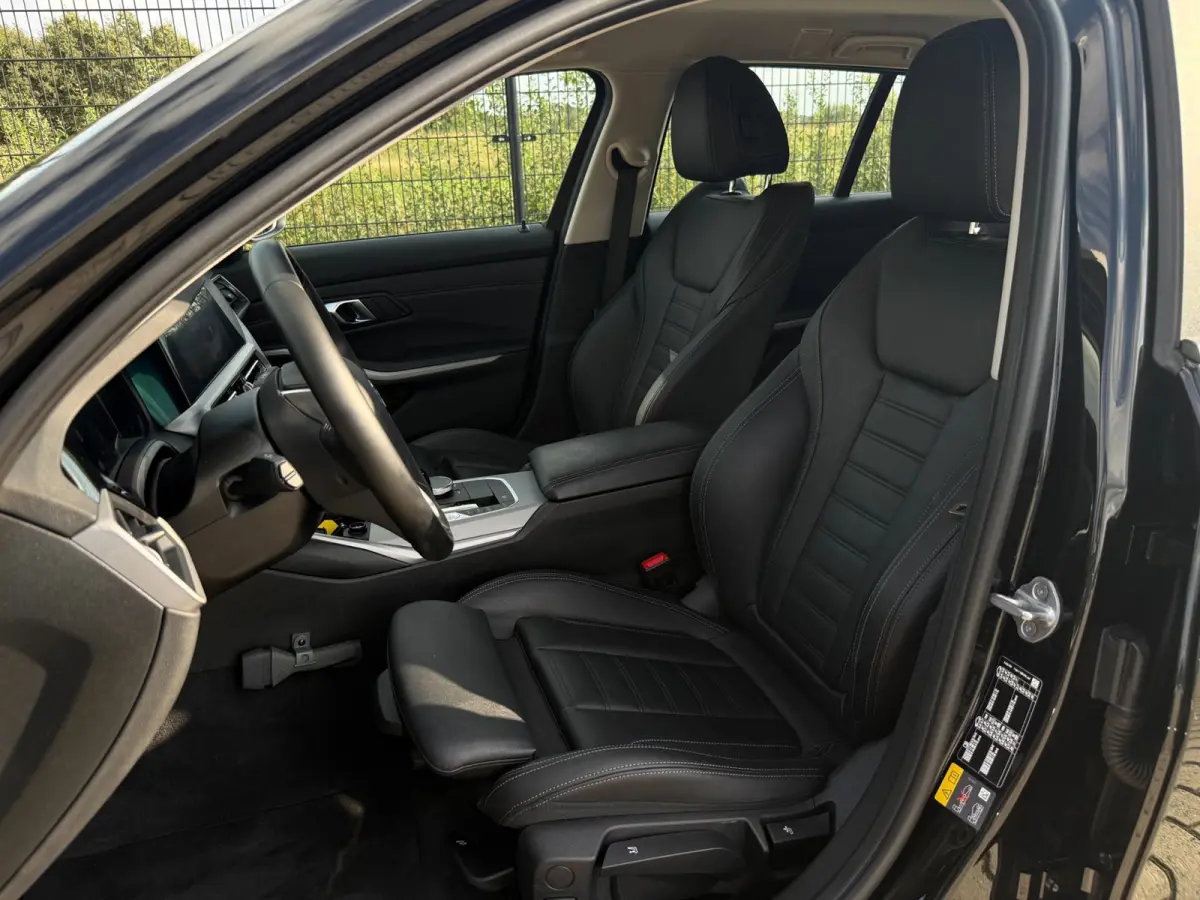 320e Business Edition Plus | Camera | Laser | Stoelverwarming | Carplay |