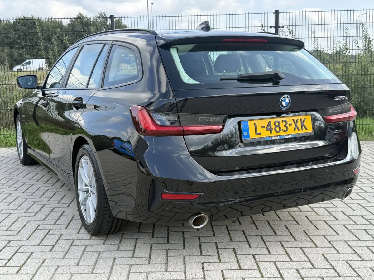 320e Business Edition Plus | Camera | Laser | Stoelverwarming | Carplay |