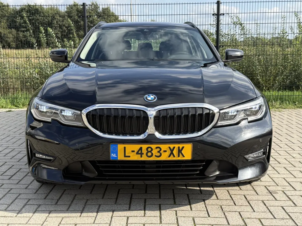 320e Business Edition Plus | Camera | Laser | Stoelverwarming | Carplay |
