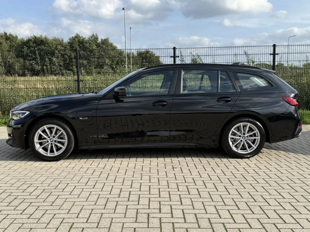 320e Business Edition Plus | Camera | Laser | Stoelverwarming | Carplay |