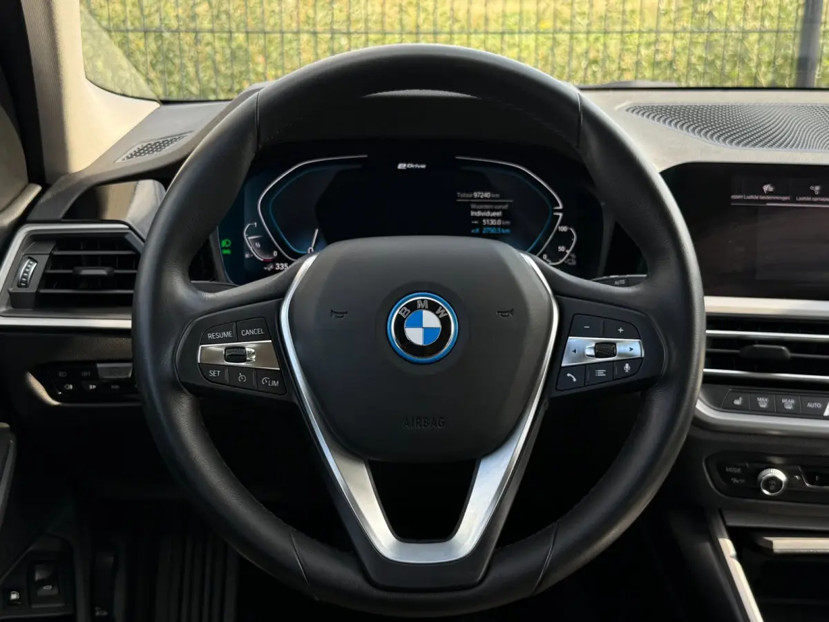 320e Business Edition Plus | Camera | Laser | Stoelverwarming | Carplay |