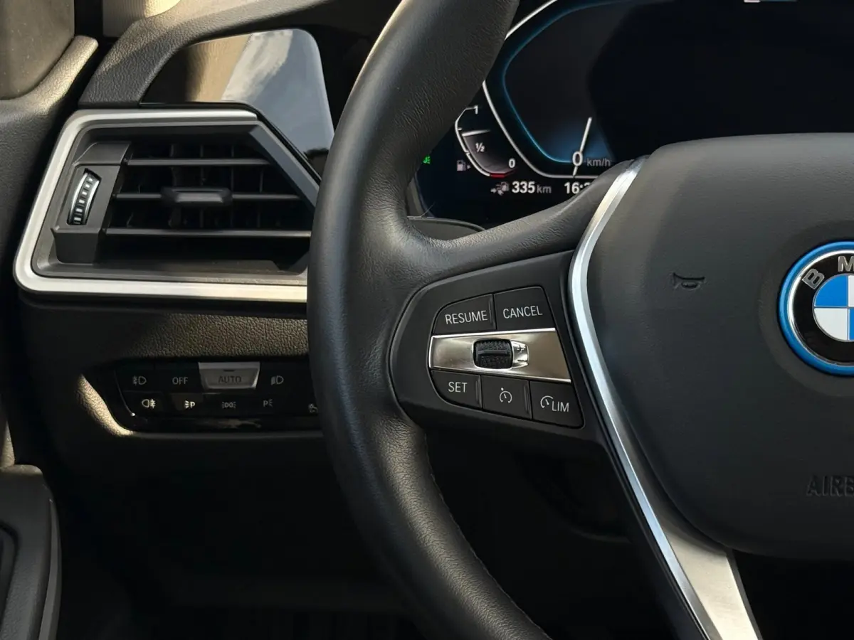 320e Business Edition Plus | Camera | Laser | Stoelverwarming | Carplay |