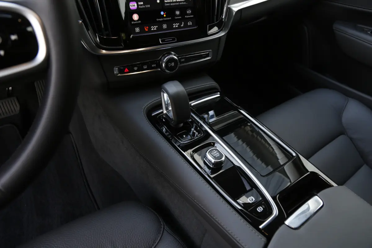 2.0 T6 Plug-in hybrid 350PK AWD Long Range*Bright Dusk Metallic!*Fabrieksgarantie*Elek. Trekhaak/Pilot ass./ACC/Stoelverw.V+A/Stuurwielverw./Leder/Dodehoek/Camera/Apple Carplay-Android/18 in
