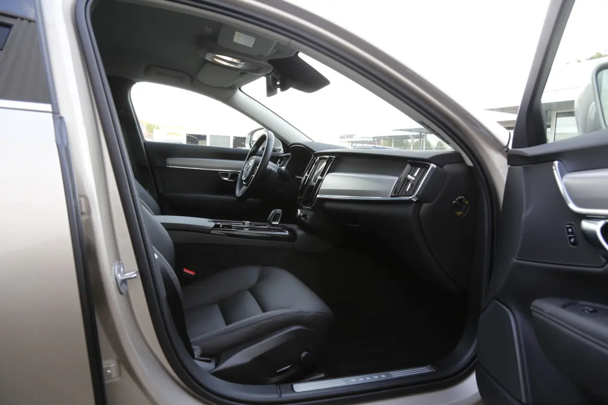 2.0 T6 Plug-in hybrid 350PK AWD Long Range*Bright Dusk Metallic!*Fabrieksgarantie*Elek. Trekhaak/Pilot ass./ACC/Stoelverw.V+A/Stuurwielverw./Leder/Dodehoek/Camera/Apple Carplay-Android/18 in