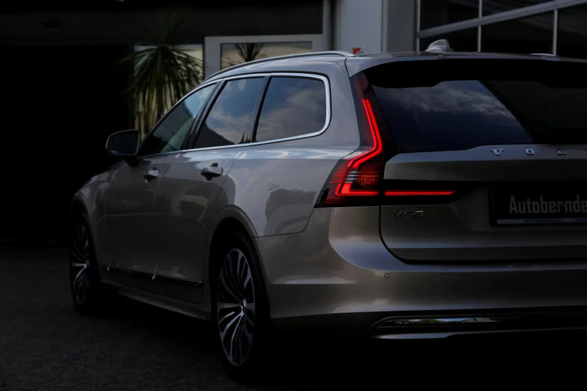 2.0 T6 Plug-in hybrid 350PK AWD Long Range*Bright Dusk Metallic!*Fabrieksgarantie*Elek. Trekhaak/Pilot ass./ACC/Stoelverw.V+A/Stuurwielverw./Leder/Dodehoek/Camera/Apple Carplay-Android/18 in