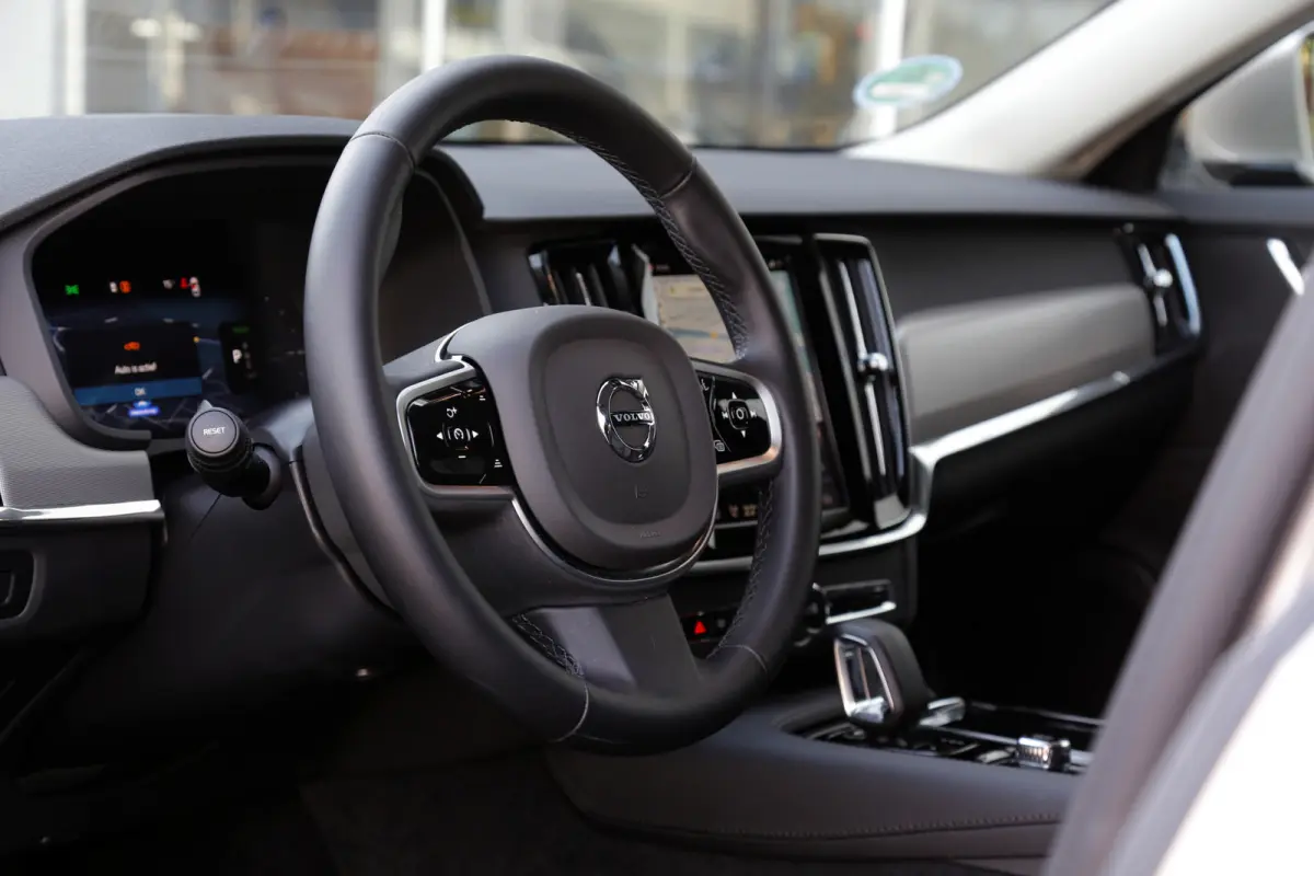 2.0 T6 Plug-in hybrid 350PK AWD Long Range*Bright Dusk Metallic!*Fabrieksgarantie*Elek. Trekhaak/Pilot ass./ACC/Stoelverw.V+A/Stuurwielverw./Leder/Dodehoek/Camera/Apple Carplay-Android/18 in