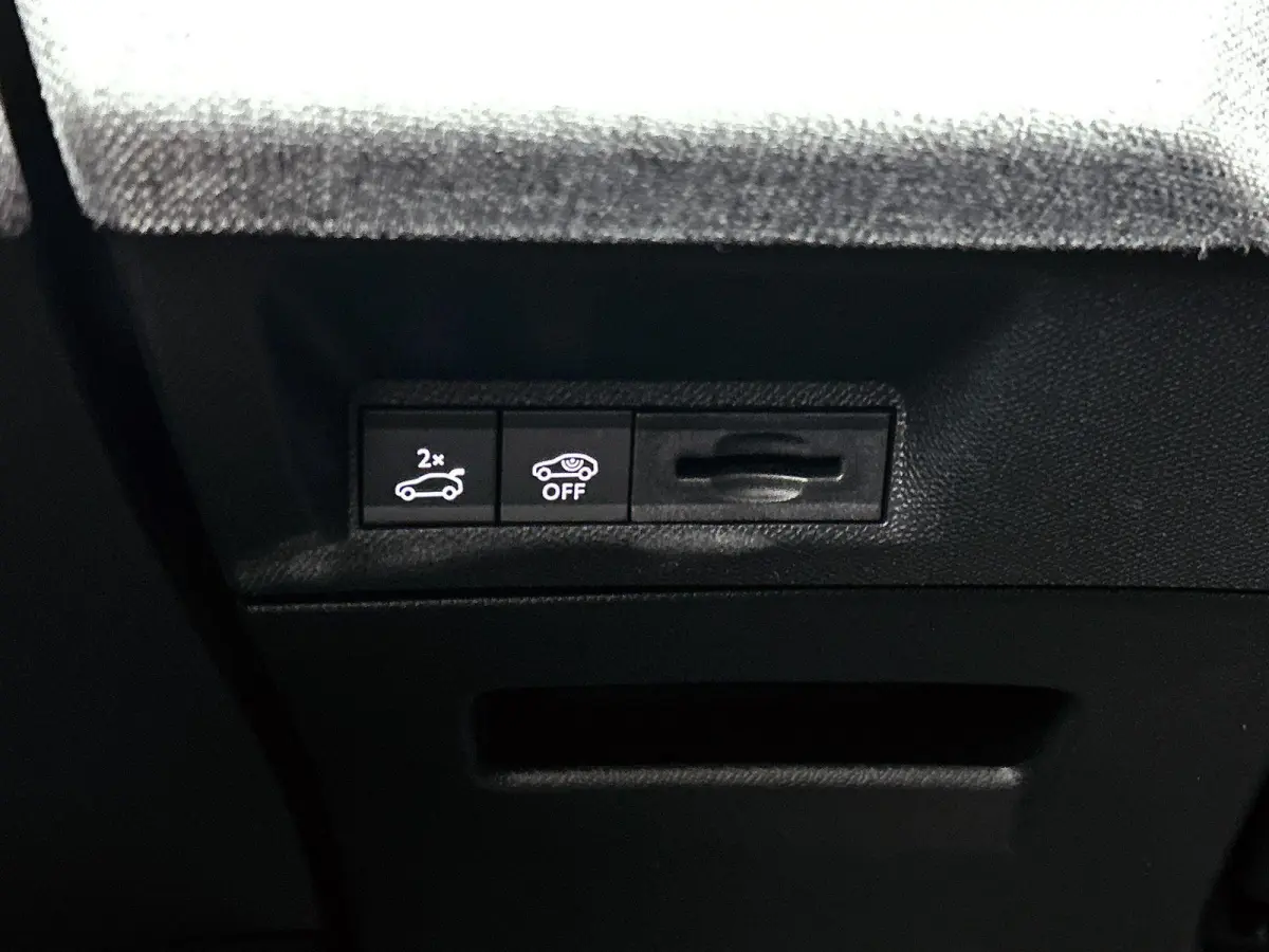 1.2 145pk Hybrid GT Automaat | Elektrische Achterklep | 360 Camera | Navigatie | Adaptieve Cruise Control | Matrix-LED | 19"LMV | Dodehoekdetectie | Keyless Entry/Start | Stoelverwarming | A