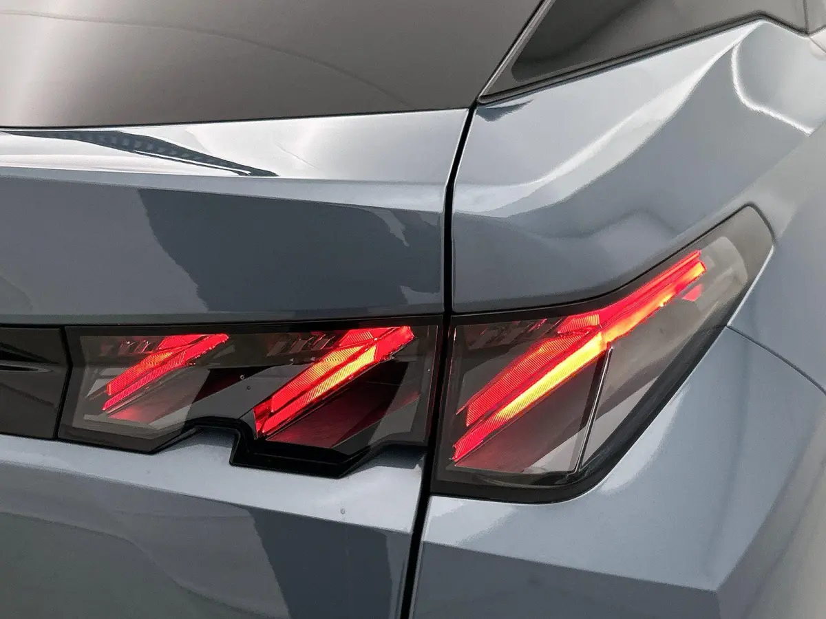 1.2 145pk Hybrid GT Automaat | Elektrische Achterklep | 360 Camera | Navigatie | Adaptieve Cruise Control | Matrix-LED | 19"LMV | Dodehoekdetectie | Keyless Entry/Start | Stoelverwarming | A
