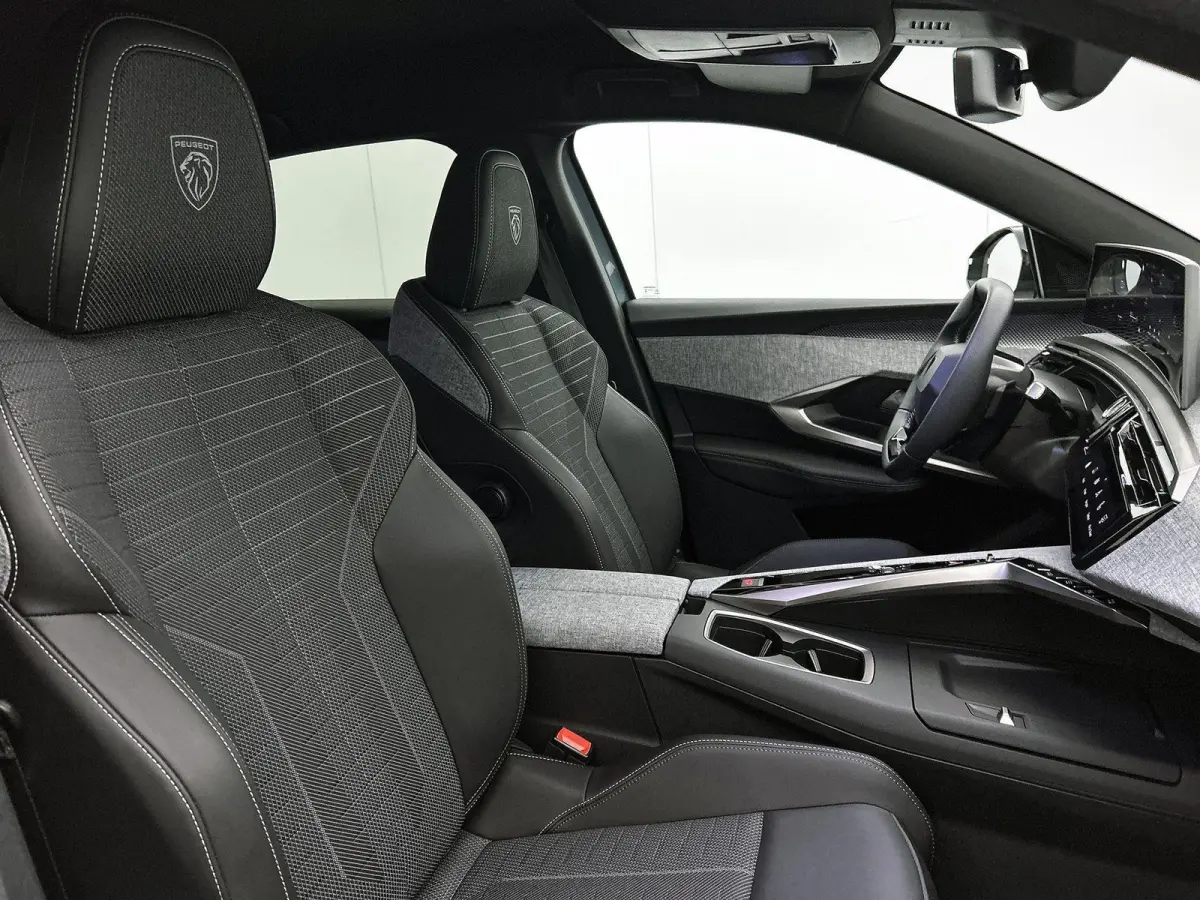 1.2 145pk Hybrid GT Automaat | Elektrische Achterklep | 360 Camera | Navigatie | Adaptieve Cruise Control | Matrix-LED | 19"LMV | Dodehoekdetectie | Keyless Entry/Start | Stoelverwarming | A