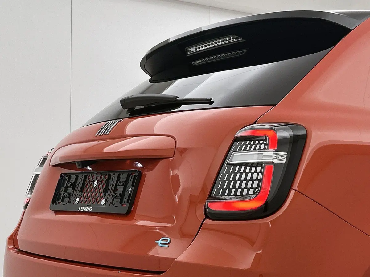 156pk La Prima 54 kWh Automaat | 3 Fase | Elektrische Achterklep | Elektrische Bestuurdersstoel met Massage | Navigatie | Climate Control | Adaptieve Cruise Control | 18" LMV | Achteruitrijc