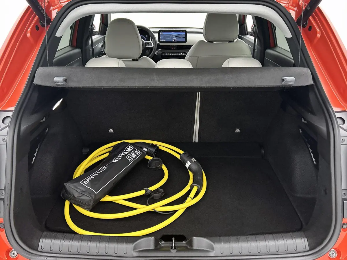 156pk La Prima 54 kWh Automaat | 3 Fase | Elektrische Achterklep | Elektrische Bestuurdersstoel met Massage | Navigatie | Climate Control | Adaptieve Cruise Control | 18" LMV | Achteruitrijc