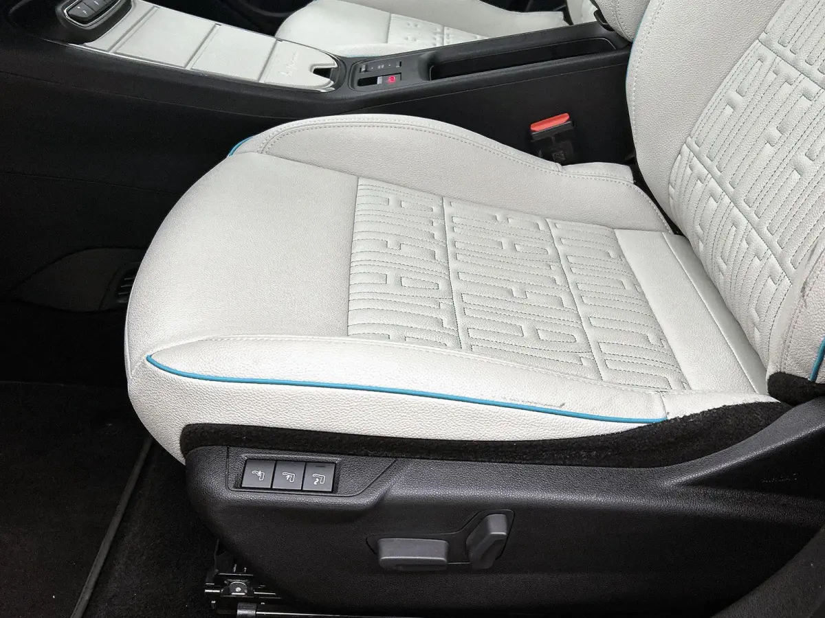 156pk La Prima 54 kWh Automaat | 3 Fase | Elektrische Achterklep | Elektrische Bestuurdersstoel met Massage | Navigatie | Climate Control | Adaptieve Cruise Control | 18" LMV | Achteruitrijc