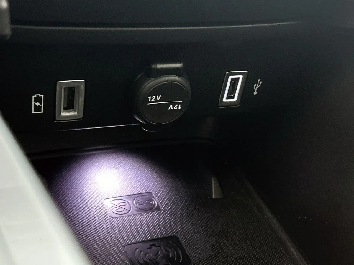 156pk La Prima 54 kWh Automaat | 3 Fase | Elektrische Achterklep | Elektrische Bestuurdersstoel met Massage | Navigatie | Climate Control | Adaptieve Cruise Control | 18" LMV | Achteruitrijc