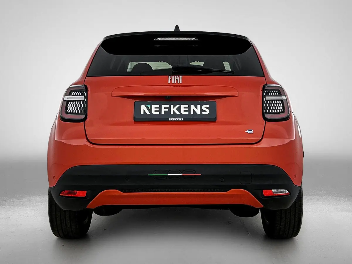 156pk La Prima 54 kWh Automaat | 3 Fase | Elektrische Achterklep | Elektrische Bestuurdersstoel met Massage | Navigatie | Climate Control | Adaptieve Cruise Control | 18" LMV | Achteruitrijc