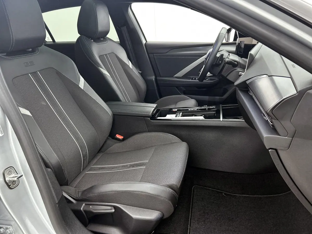 1.2 145pk Hybrid GS Automaat | Schuif-/Kanteldak | 360 Camera | Adaptieve Cruise Control | Navigatie | Climate Control | Dodehoekdetectie | LED | 17"LMV | Apple Carplay/Android Auto |