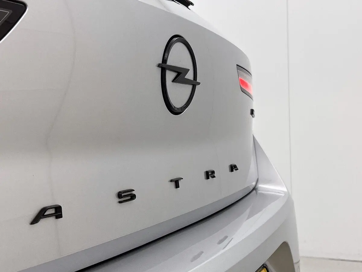 1.2 145pk Hybrid GS Automaat | Schuif-/Kanteldak | 360 Camera | Adaptieve Cruise Control | Navigatie | Climate Control | Dodehoekdetectie | LED | 17"LMV | Apple Carplay/Android Auto |