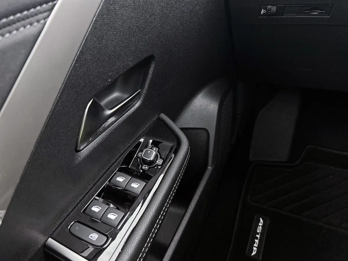 1.2 145pk Hybrid GS Automaat | Schuif-/Kanteldak | 360 Camera | Adaptieve Cruise Control | Navigatie | Climate Control | Dodehoekdetectie | LED | 17"LMV | Apple Carplay/Android Auto |