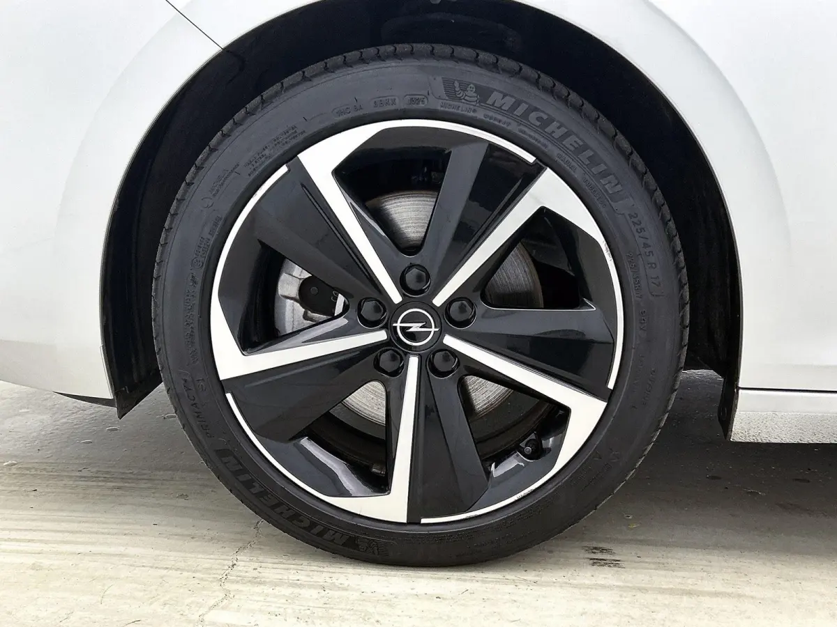1.2 145pk Hybrid GS Automaat | Schuif-/Kanteldak | 360 Camera | Adaptieve Cruise Control | Navigatie | Climate Control | Dodehoekdetectie | LED | 17"LMV | Apple Carplay/Android Auto |