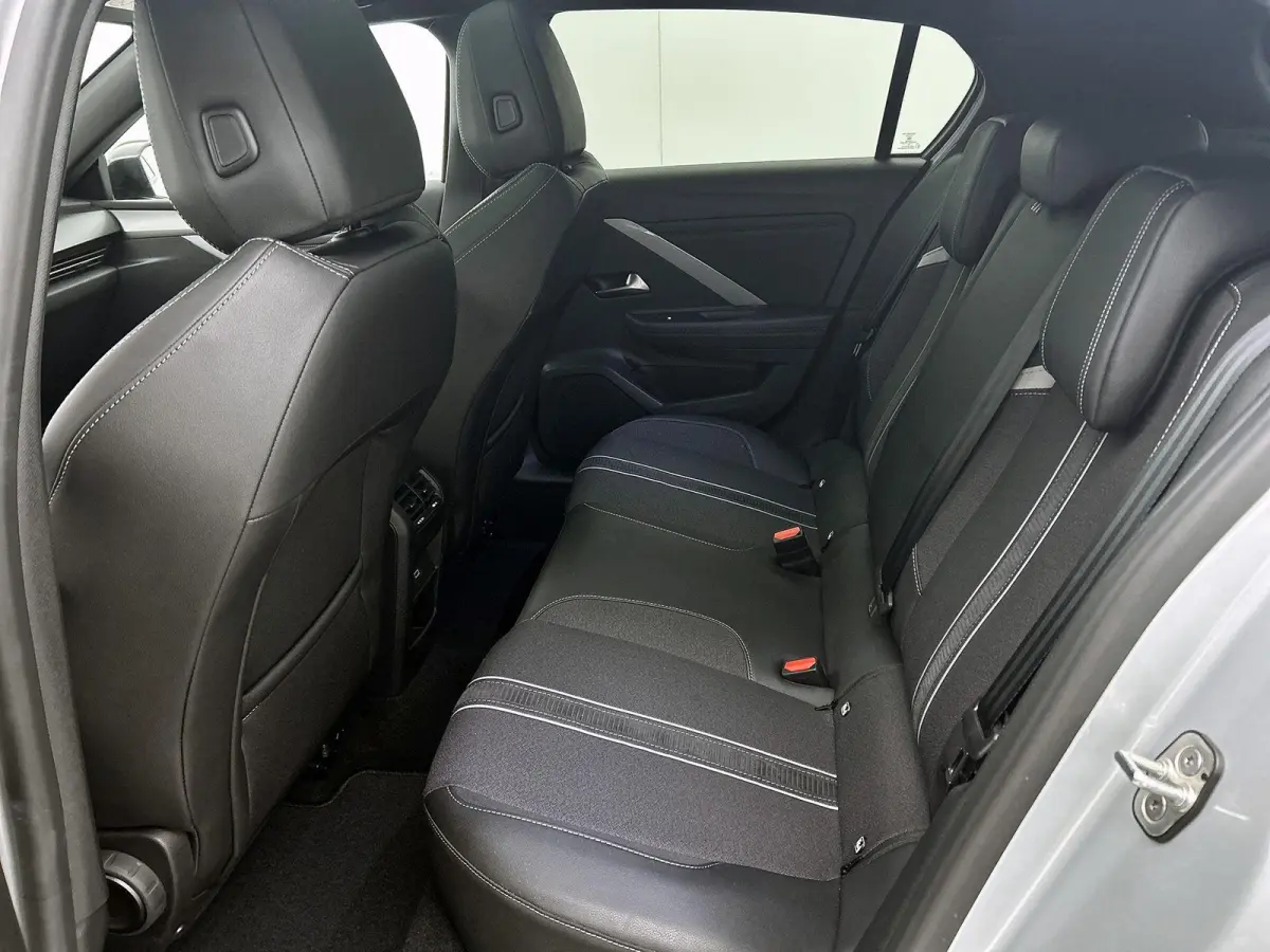 1.2 145pk Hybrid GS Automaat | Schuif-/Kanteldak | 360 Camera | Adaptieve Cruise Control | Navigatie | Climate Control | Dodehoekdetectie | LED | 17"LMV | Apple Carplay/Android Auto |
