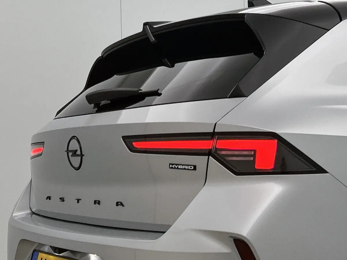 1.2 145pk Hybrid GS Automaat | Schuif-/Kanteldak | 360 Camera | Adaptieve Cruise Control | Navigatie | Climate Control | Dodehoekdetectie | LED | 17"LMV | Apple Carplay/Android Auto |