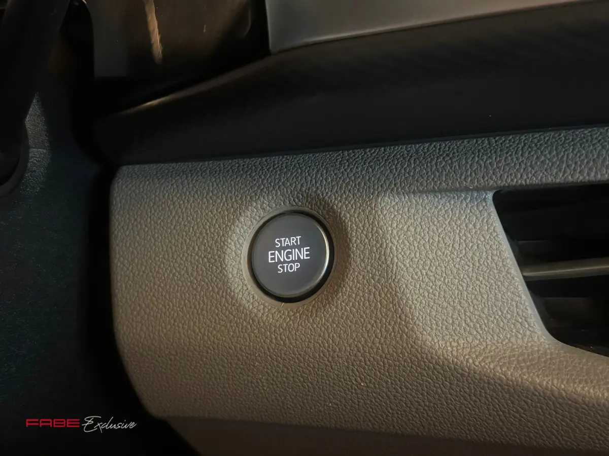 1.4 eHybrid L2H1 Edition / Massage / Memory / Pano / Keyless / Trekhaak / Camera / Sfeerverlichting / Carplay