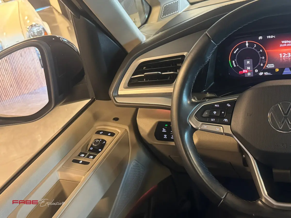 1.4 eHybrid L2H1 Edition / Massage / Memory / Pano / Keyless / Trekhaak / Camera / Sfeerverlichting / Carplay