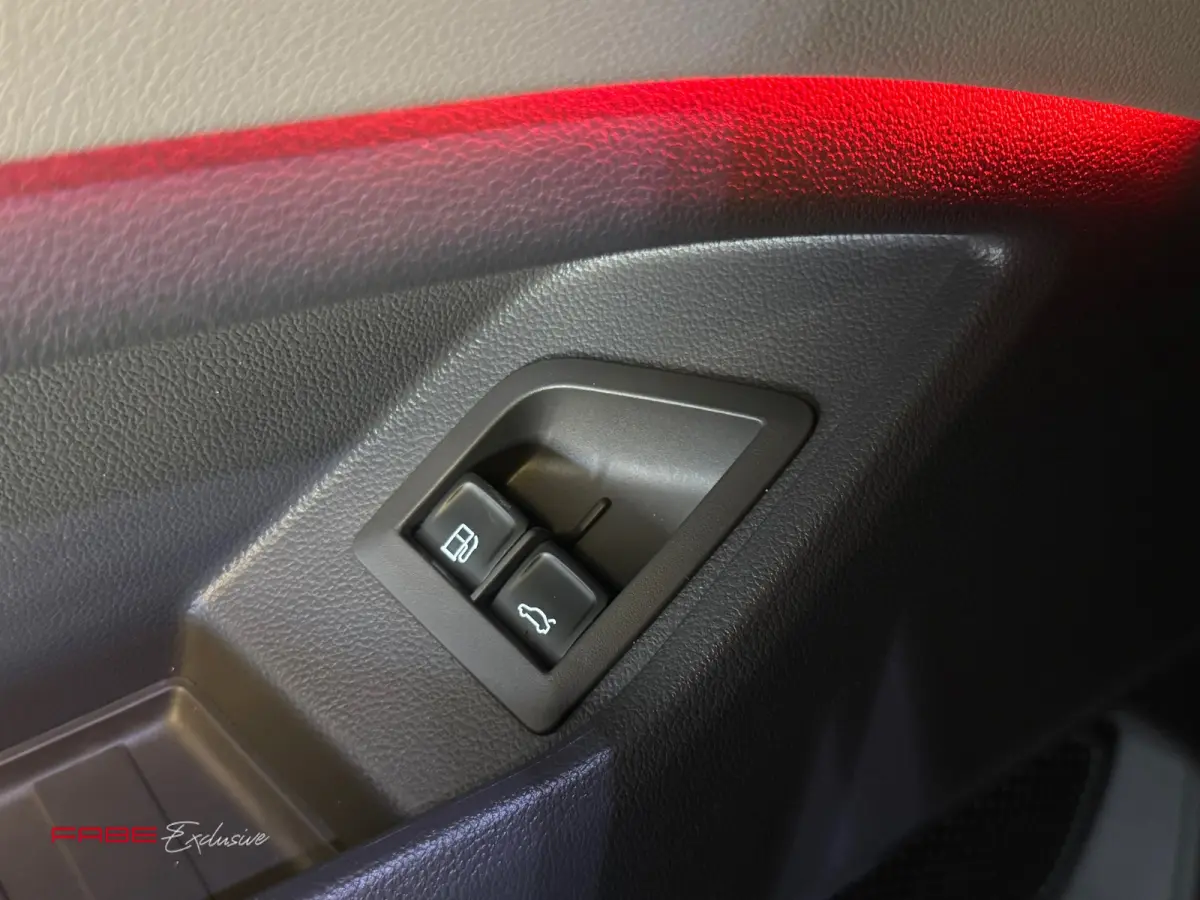 1.4 eHybrid L2H1 Edition / Massage / Memory / Pano / Keyless / Trekhaak / Camera / Sfeerverlichting / Carplay