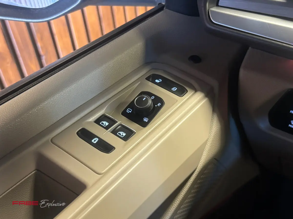 1.4 eHybrid L2H1 Edition / Massage / Memory / Pano / Keyless / Trekhaak / Camera / Sfeerverlichting / Carplay
