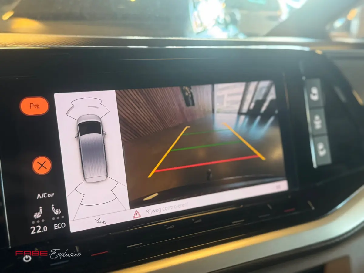 1.4 eHybrid L2H1 Edition / Massage / Memory / Pano / Keyless / Trekhaak / Camera / Sfeerverlichting / Carplay