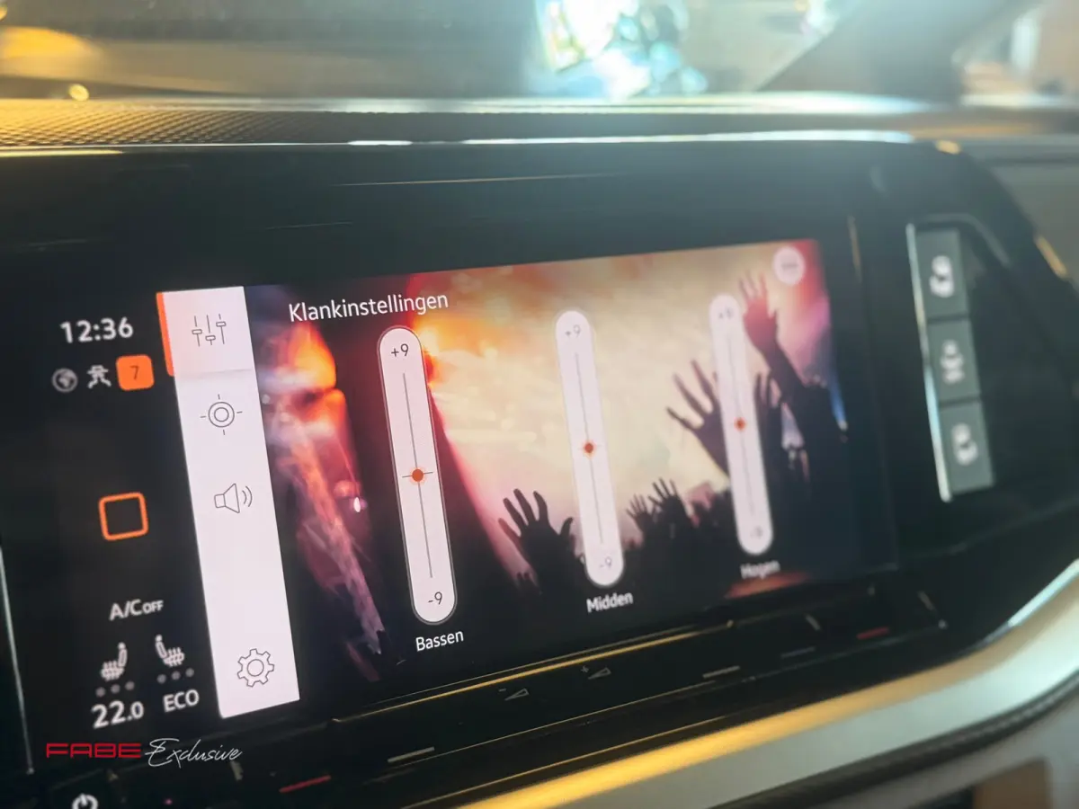 1.4 eHybrid L2H1 Edition / Massage / Memory / Pano / Keyless / Trekhaak / Camera / Sfeerverlichting / Carplay