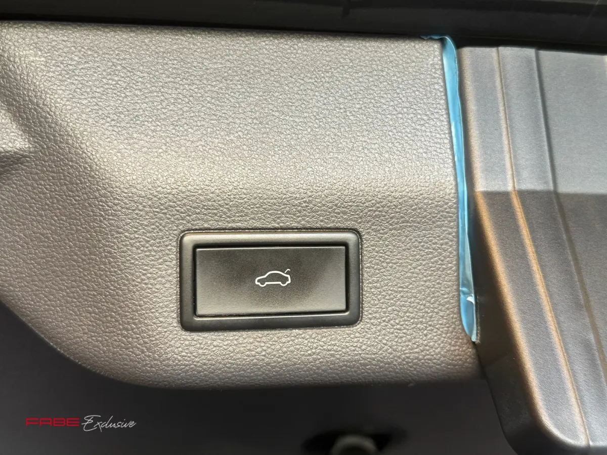 1.4 eHybrid L2H1 Edition / Massage / Memory / Pano / Keyless / Trekhaak / Camera / Sfeerverlichting / Carplay