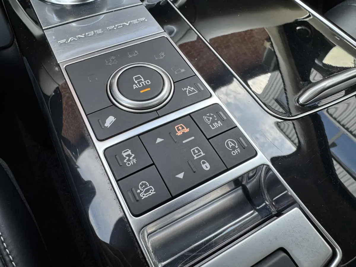 4.4 SDV8 Autobiography | Panoramadak | Trekhaak wegkl. | Massage stoelen | 1e eigenaar | Dealer onderhouden | NL |