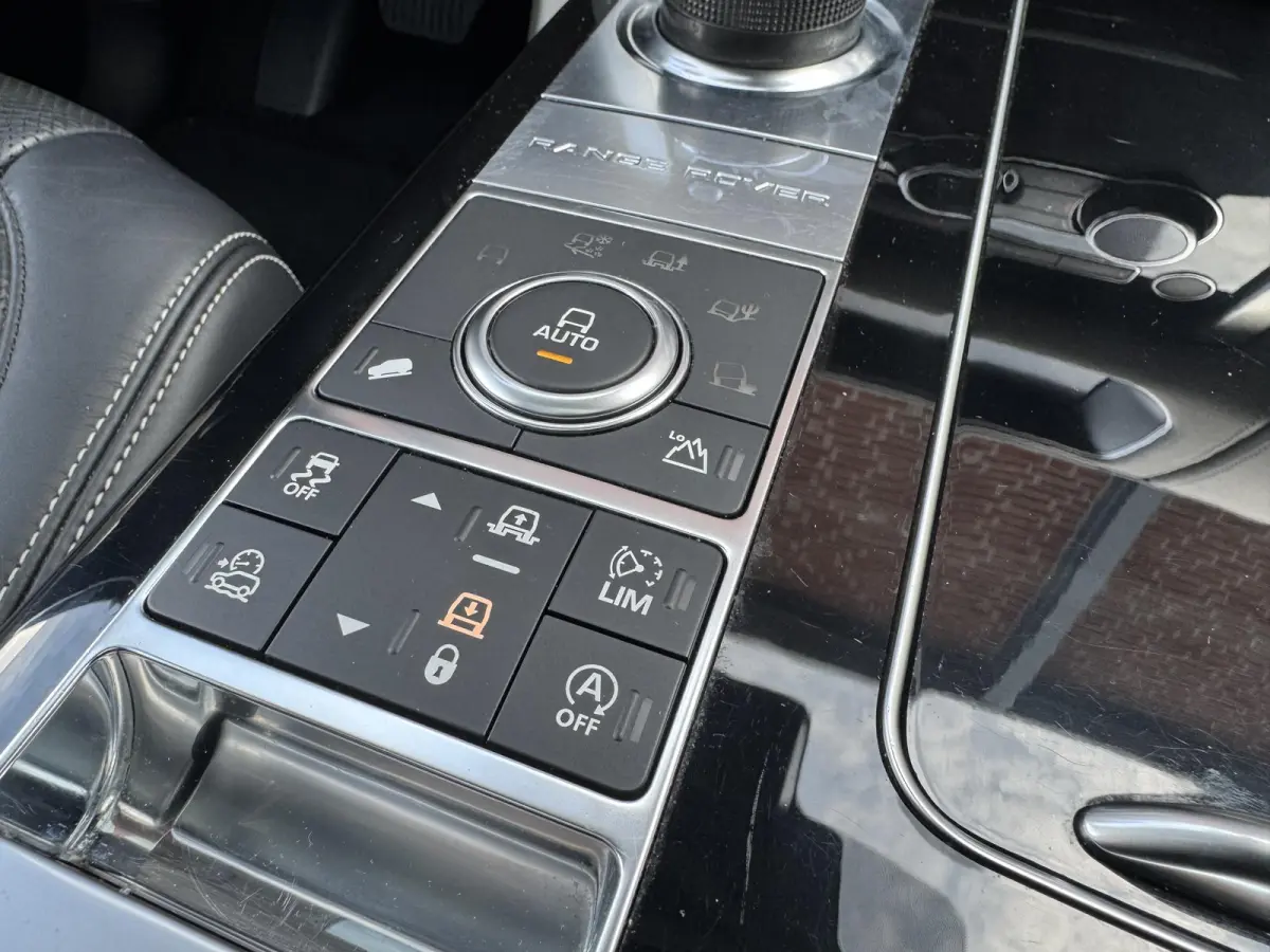 4.4 SDV8 Autobiography | Panoramadak | Trekhaak wegkl. | Massage stoelen | 1e eigenaar | Dealer onderhouden | NL |