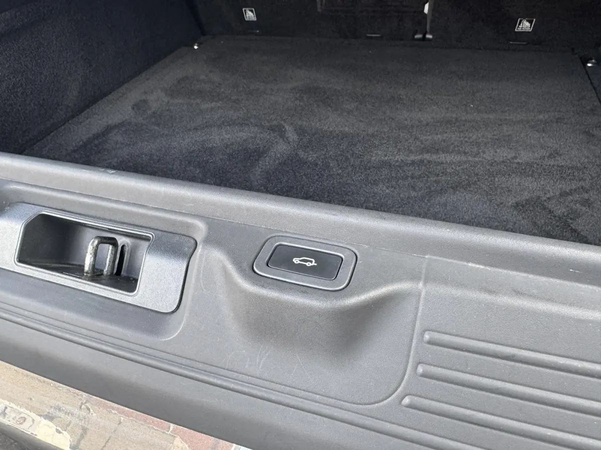4.4 SDV8 Autobiography | Panoramadak | Trekhaak wegkl. | Massage stoelen | 1e eigenaar | Dealer onderhouden | NL |
