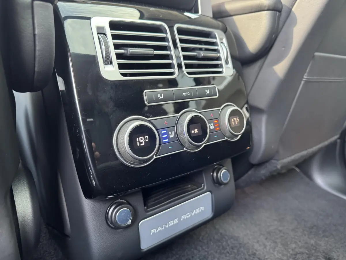 4.4 SDV8 Autobiography | Panoramadak | Trekhaak wegkl. | Massage stoelen | 1e eigenaar | Dealer onderhouden | NL |